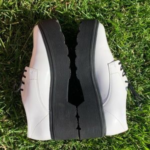 Platform sneakers faux patent leather black white